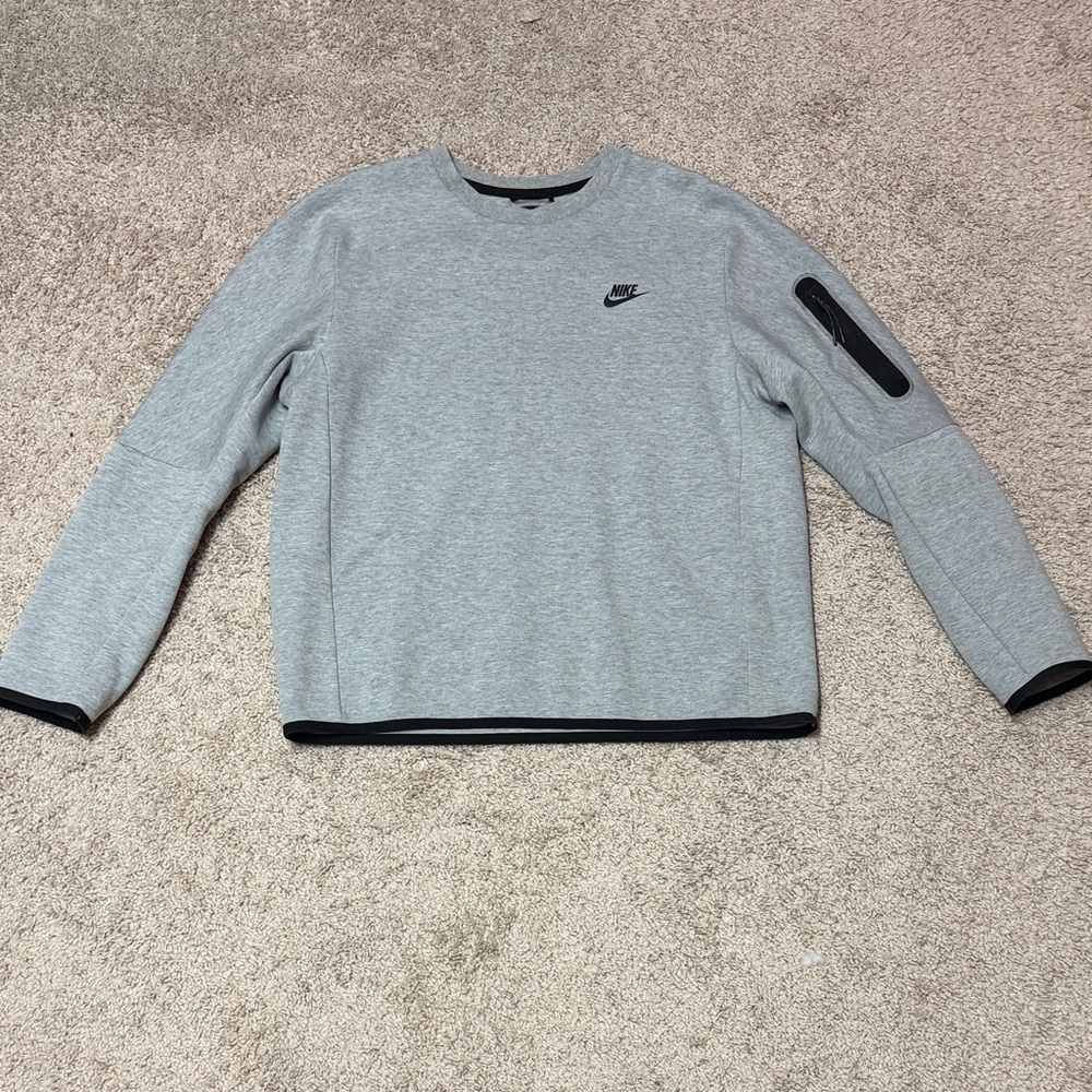 Nike Men's Tech Fleece Light Gray Crewneck Sweater